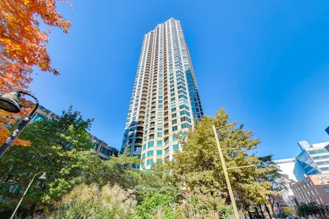 $299,900 | 400 North LaSalle Drive, Unit 1209, Chicago, IL 60654