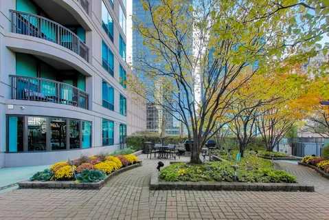 $299,900 | 400 North LaSalle Drive, Unit 1209, Chicago, IL 60654