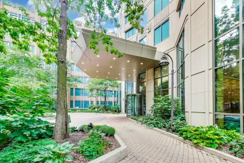 $299,900 | 400 North LaSalle Drive, Unit 1209, Chicago, IL 60654