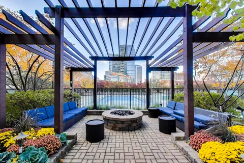 $299,900 | 400 North LaSalle Drive, Unit 1209, Chicago, IL 60654