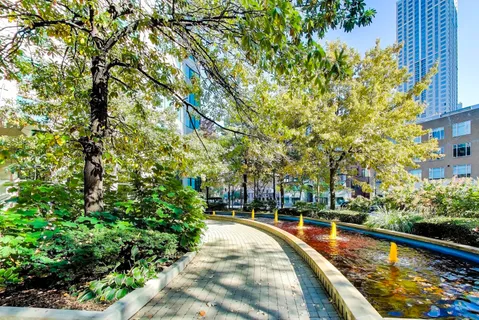 $299,900 | 400 North LaSalle Drive, Unit 1209, Chicago, IL 60654