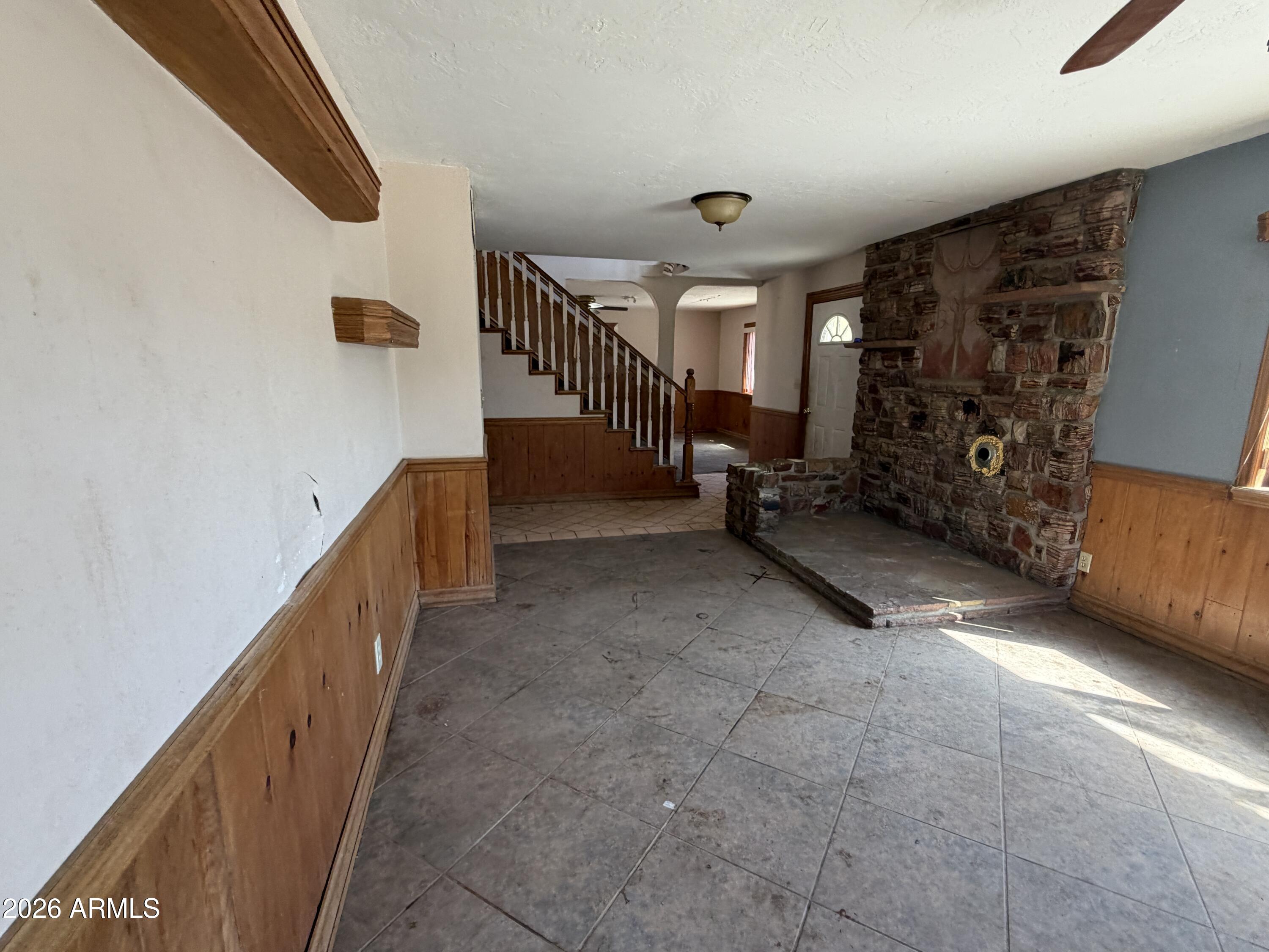 8878 Ice House Canyon Road Globe, AZ 85501 - Photo 2 of 18 Living Room