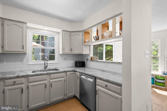 $565,000 | 18631 Clovercrest Circle, Olney, MD 20832