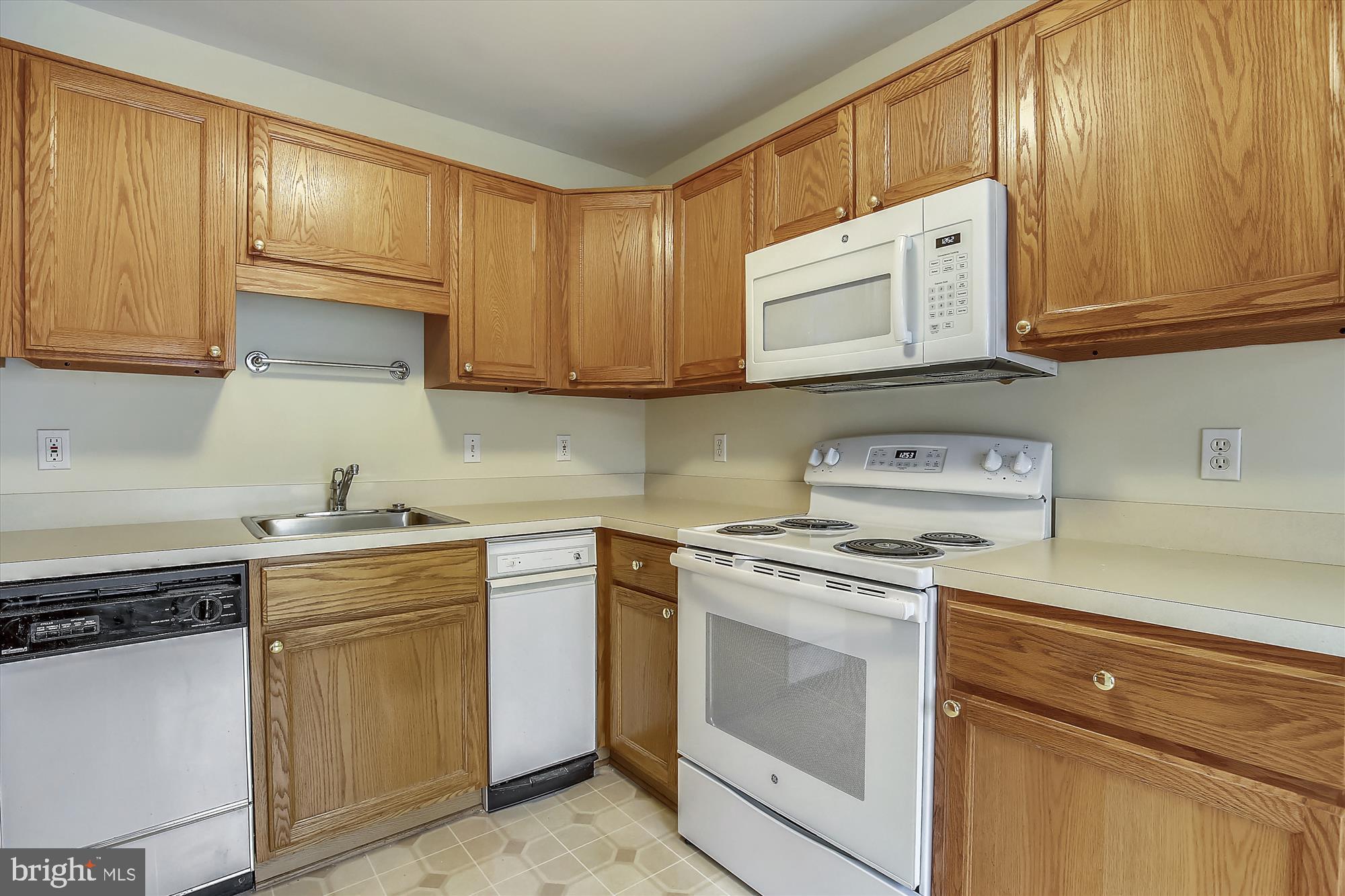 3418 Briars Road Brookeville, MD 20833 - Photo 23 of 32 Apartment kitchen