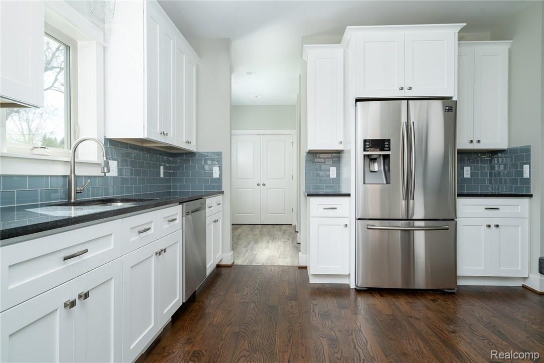 339 Lothrop Road Grosse Pointe, MI 48236 - Photo 8 of 31 339-Lothrop-Rd-08.jpg