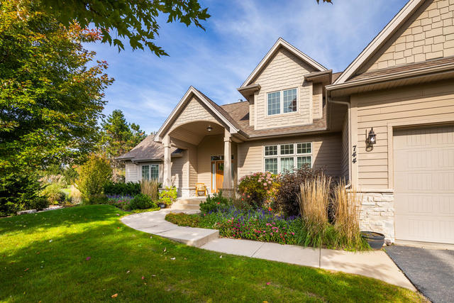 744 Pembridge Place Sugar Grove, IL 60554 - Photo 4 of 44