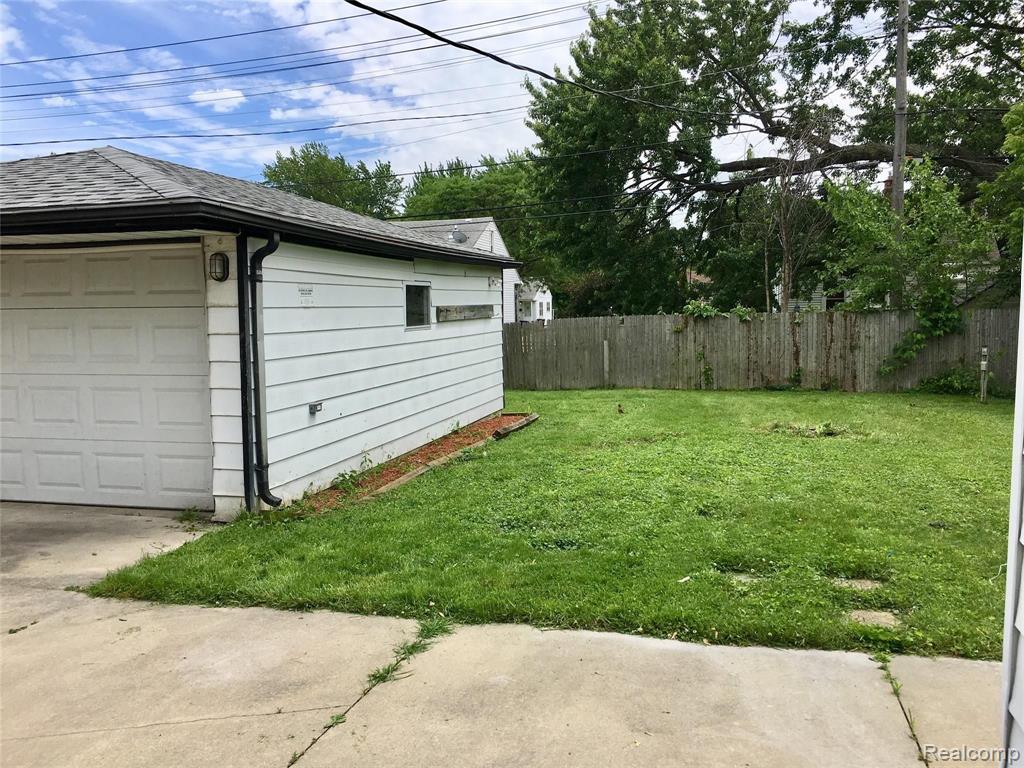 7238 Superior Street Center Line, MI 48015 - Photo 22 of 24