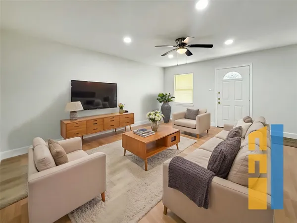 $1,050 | 1016 East Walker Street, Unit 4, League City, TX 77573