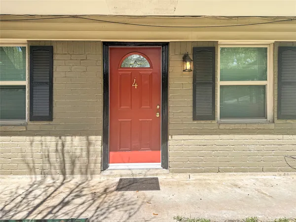 $1,050 | 1016 East Walker Street, Unit 4, League City, TX 77573