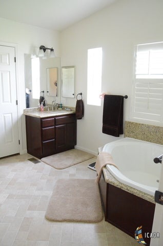 579 West Carter Road Brawley, CA 92227 - Photo 13 of 32 Gallery Image 13