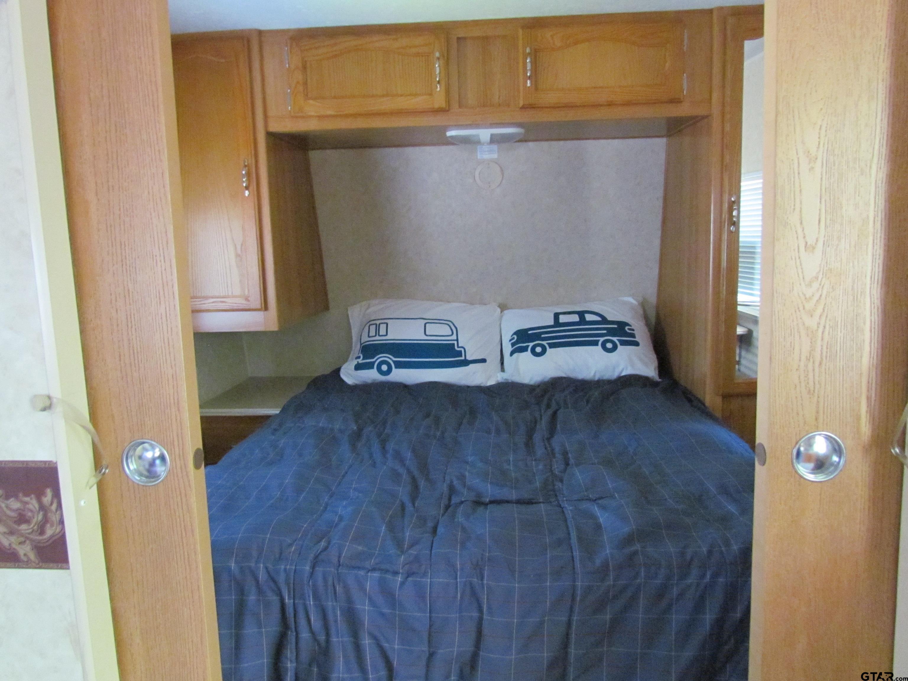 5800 Yantis Tx 75497 Yantis, TX 75497 - Photo 13 of 16 a hallway with a wooden floor