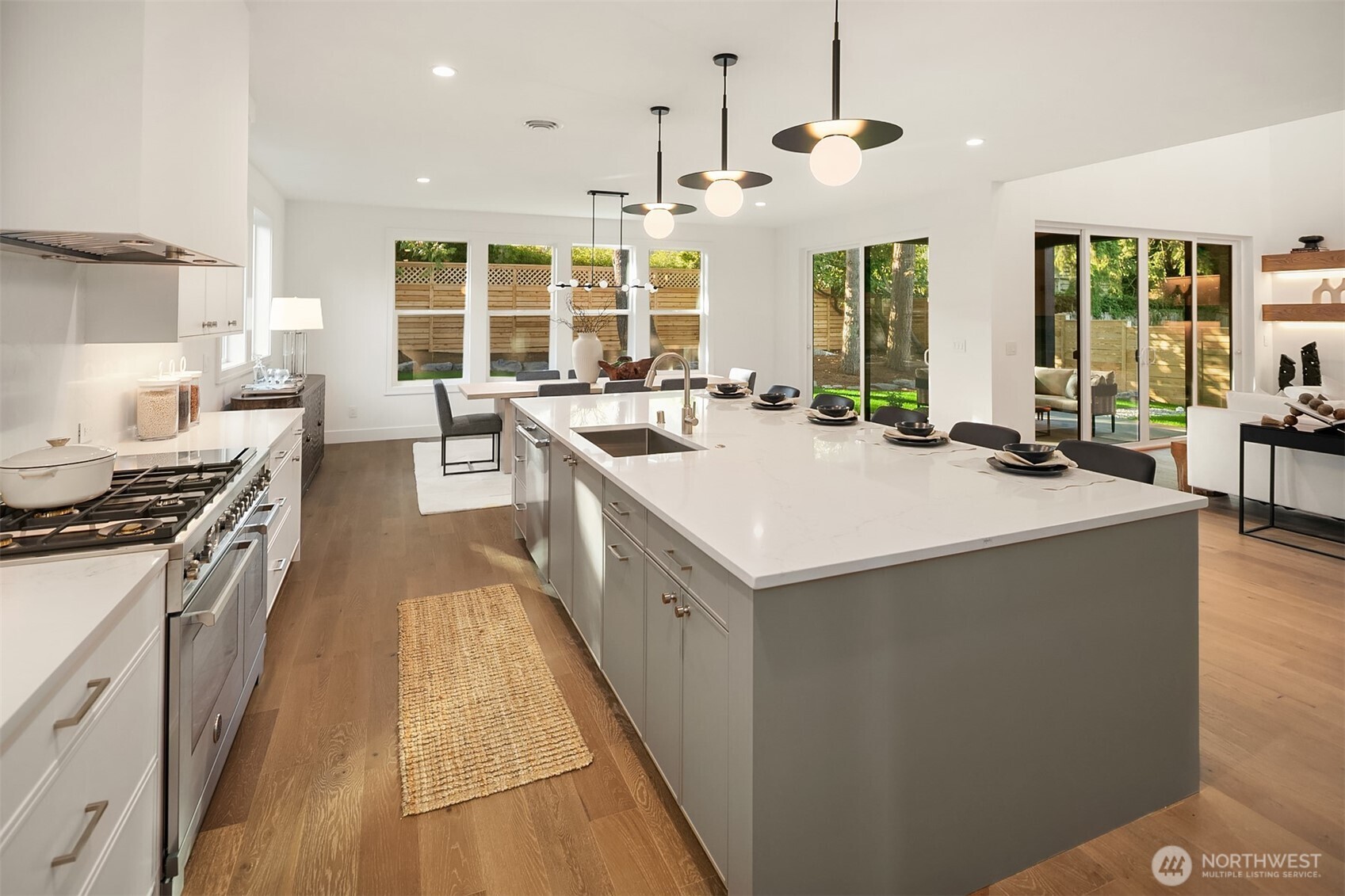 2643 106th Avenue Northeast Bellevue, WA 98004 - Photo 13 of 37