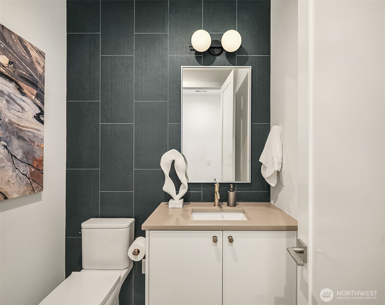 2643 106th Avenue Northeast Bellevue, WA 98004 - Photo 17 of 37