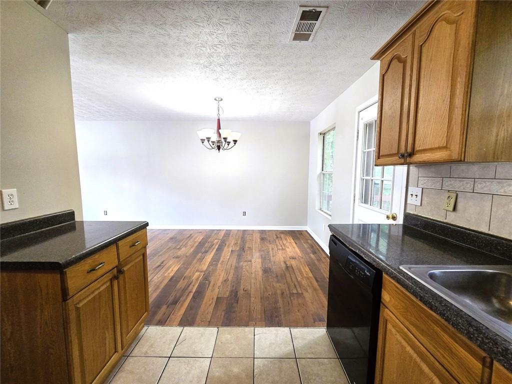 3163 Aberdeen Way Lithonia, GA 30038 - Photo 4 of 31