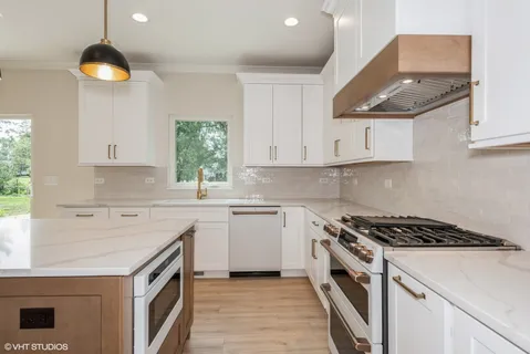 $829,000 | 1N320 Farwell Street, Carol Stream, IL 60188