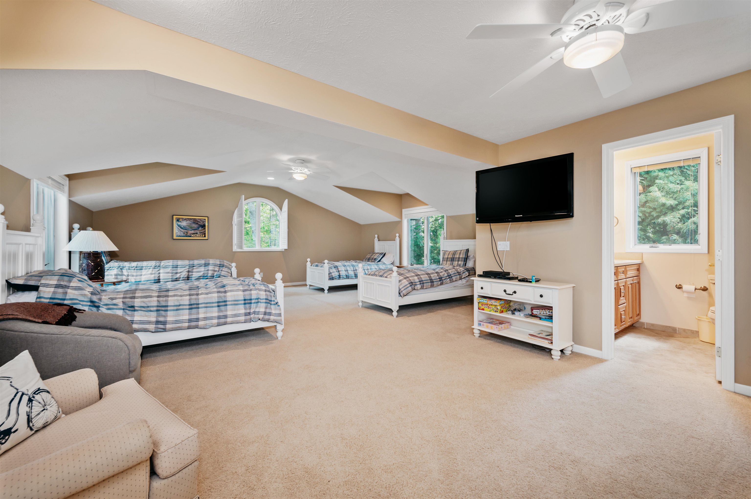 7221 Deepwater Point Road Williamsburg, MI 49690 - Photo 57 of 69 1903993-56.JPG