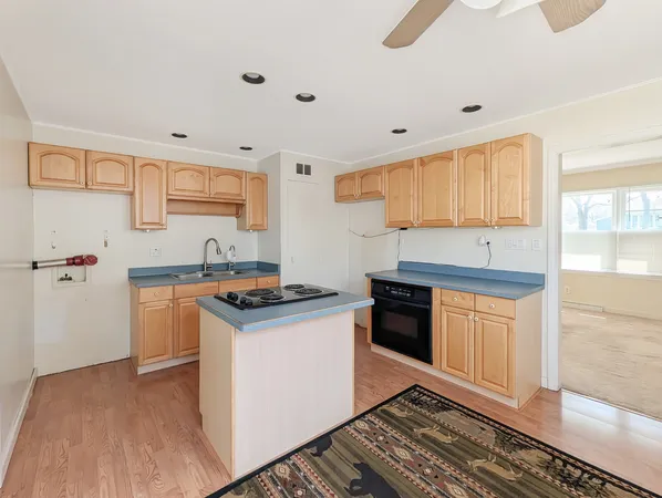 $194,900 | 37130 North Parma Avenue, Lake Villa, IL 60046