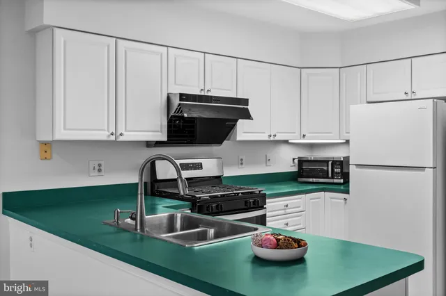 $339,000 | 405 Plumbridge Court, Unit 204, Lutherville-Timonium, MD 21093