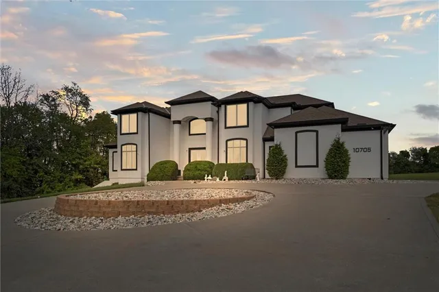 $1,825,000 | 10705 Wild Flower Drive, Lee's Summit, MO 64086