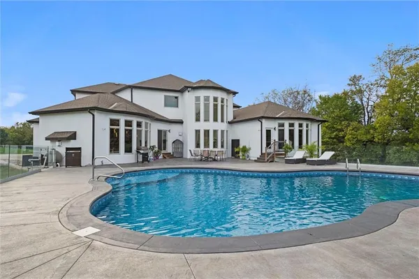 $1,825,000 | 10705 Wild Flower Drive, Lee's Summit, MO 64086