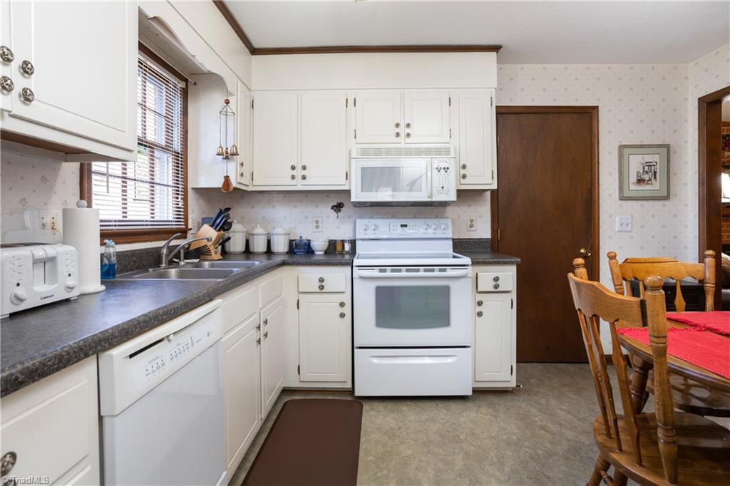 3324 Rockingham Road High Point, NC 27265 - Photo 13 of 29