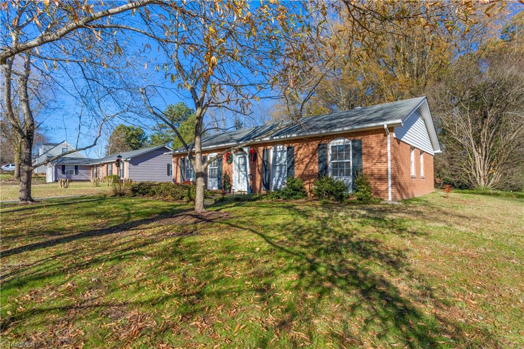 3324 Rockingham Road High Point, NC 27265 - Photo 4 of 29