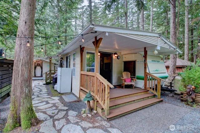 a view of a house with backyard and sitting area