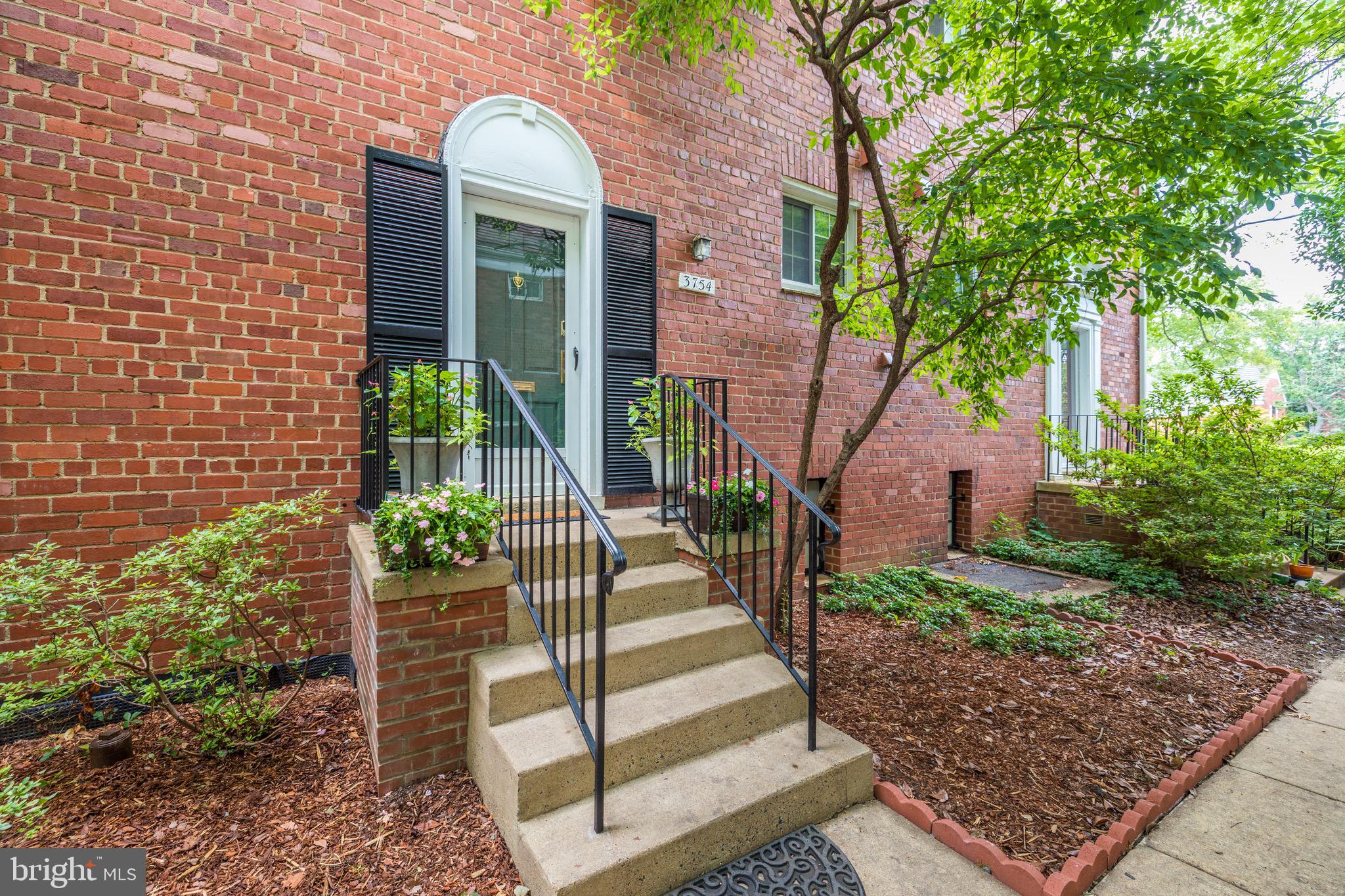 3754 Gunston Road, Unit 904 Alexandria, VA 22302 - Photo 2 of 27 Gallery Image 2