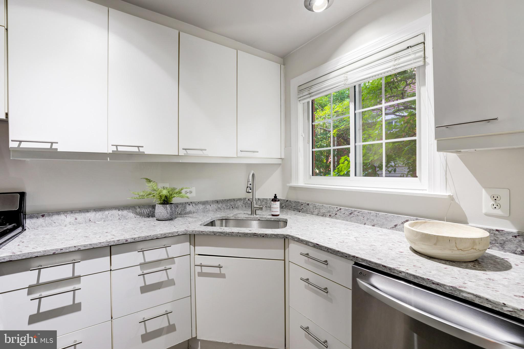 3754 Gunston Road, Unit 904 Alexandria, VA 22302 - Photo 13 of 27 Gallery Image 13