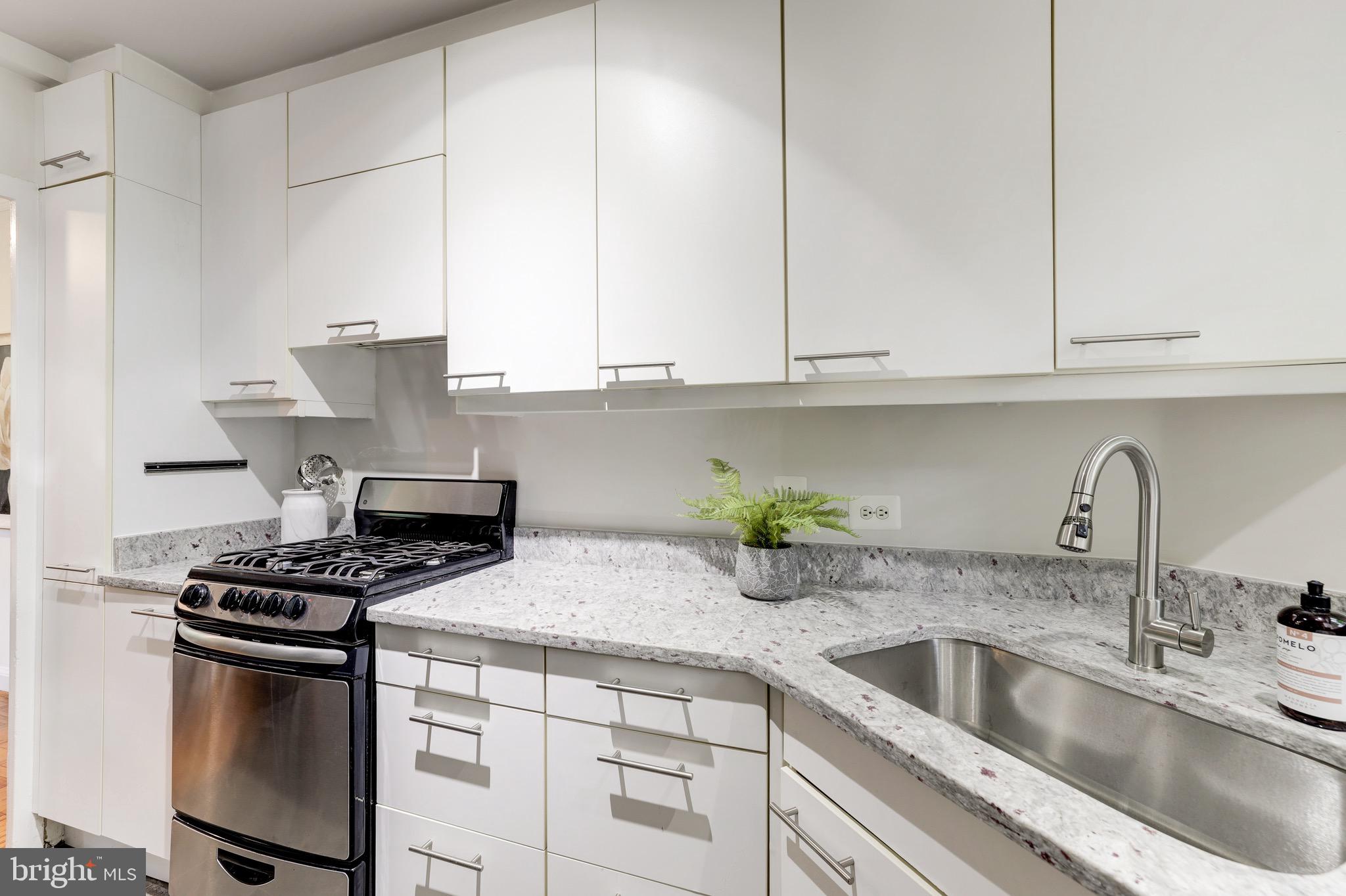 3754 Gunston Road, Unit 904 Alexandria, VA 22302 - Photo 14 of 27 Gallery Image 14
