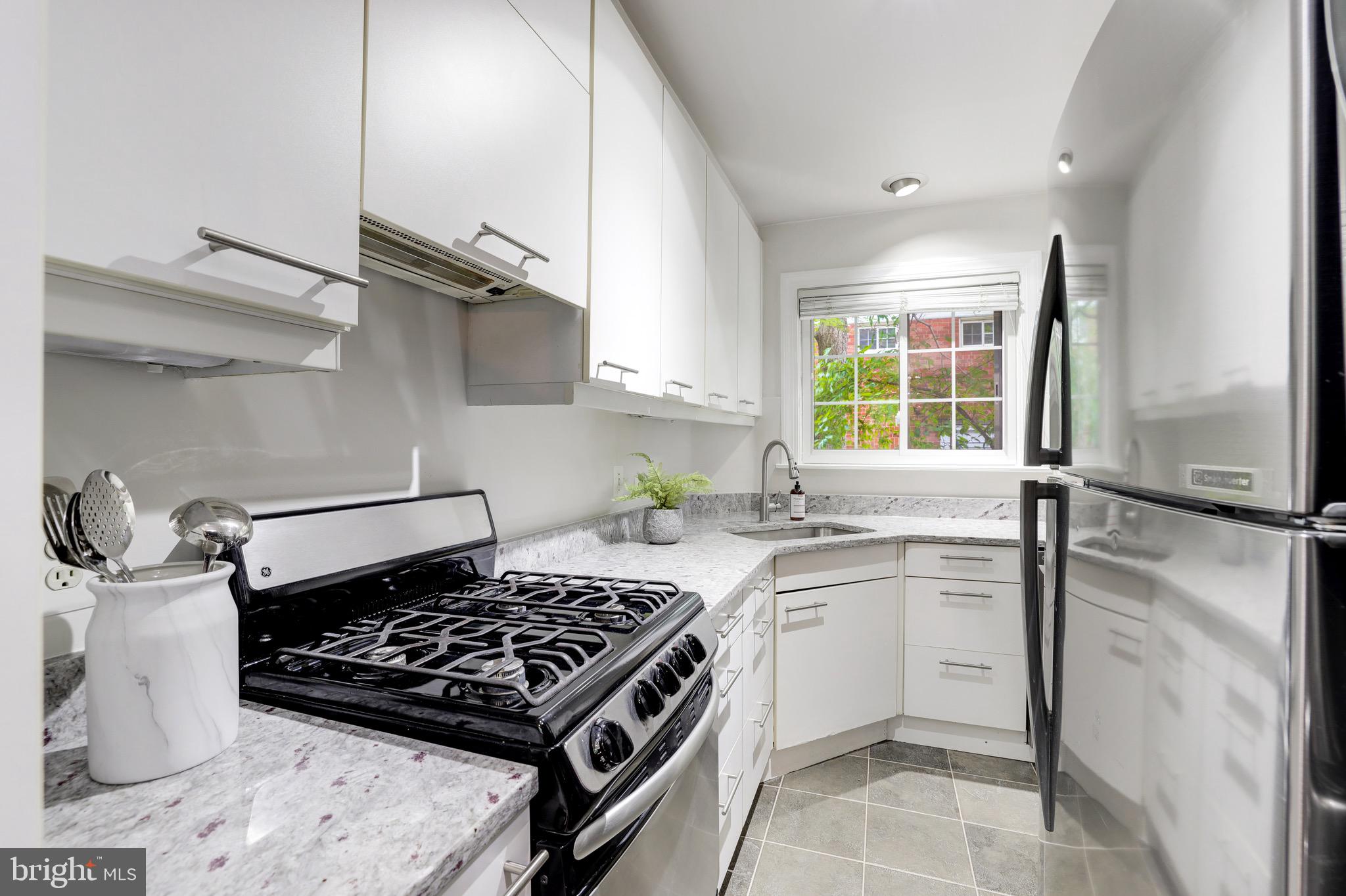 3754 Gunston Road, Unit 904 Alexandria, VA 22302 - Photo 15 of 27 Gallery Image 15