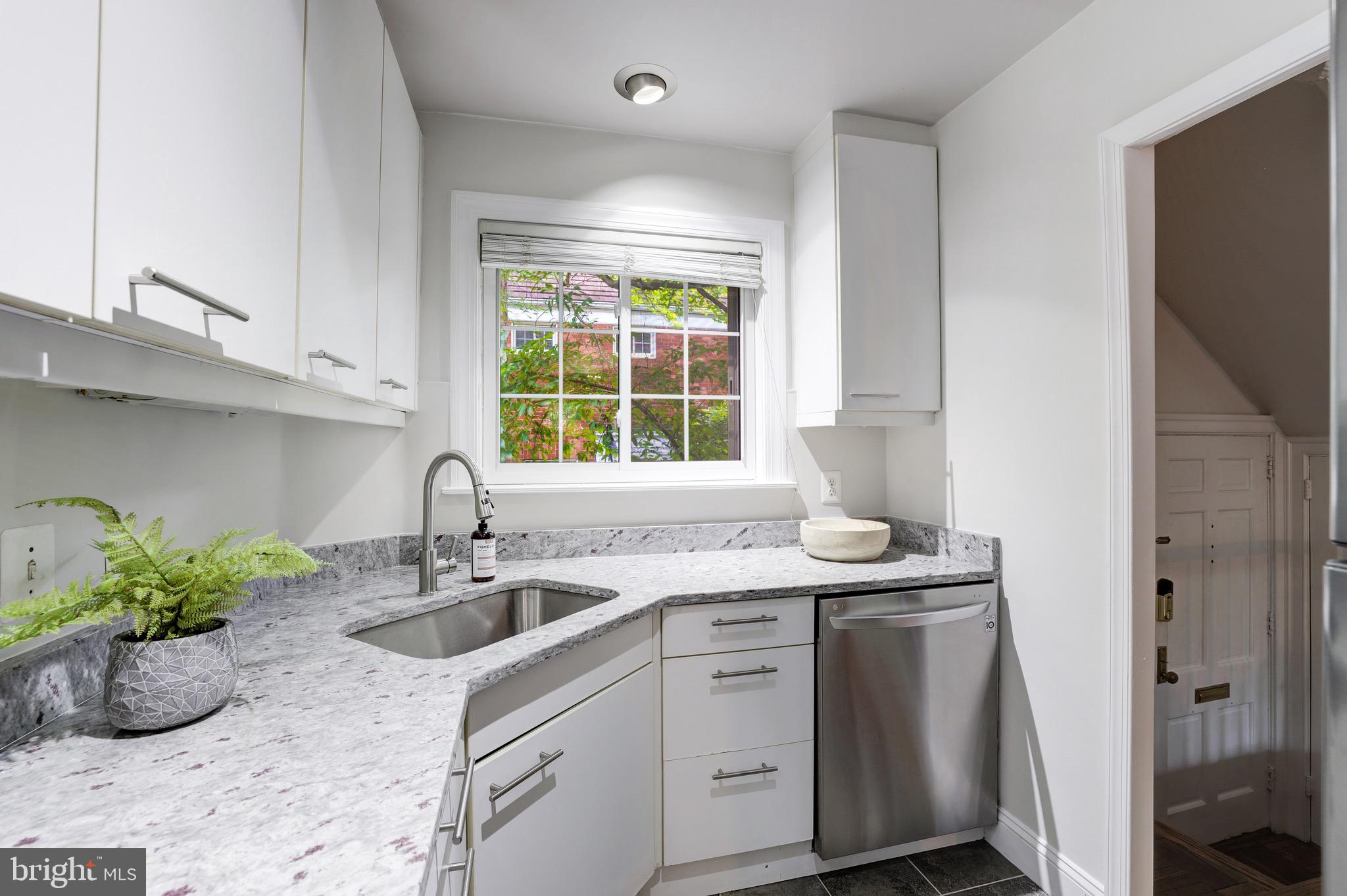 3754 Gunston Road, Unit 904 Alexandria, VA 22302 - Photo 16 of 27 Gallery Image 16