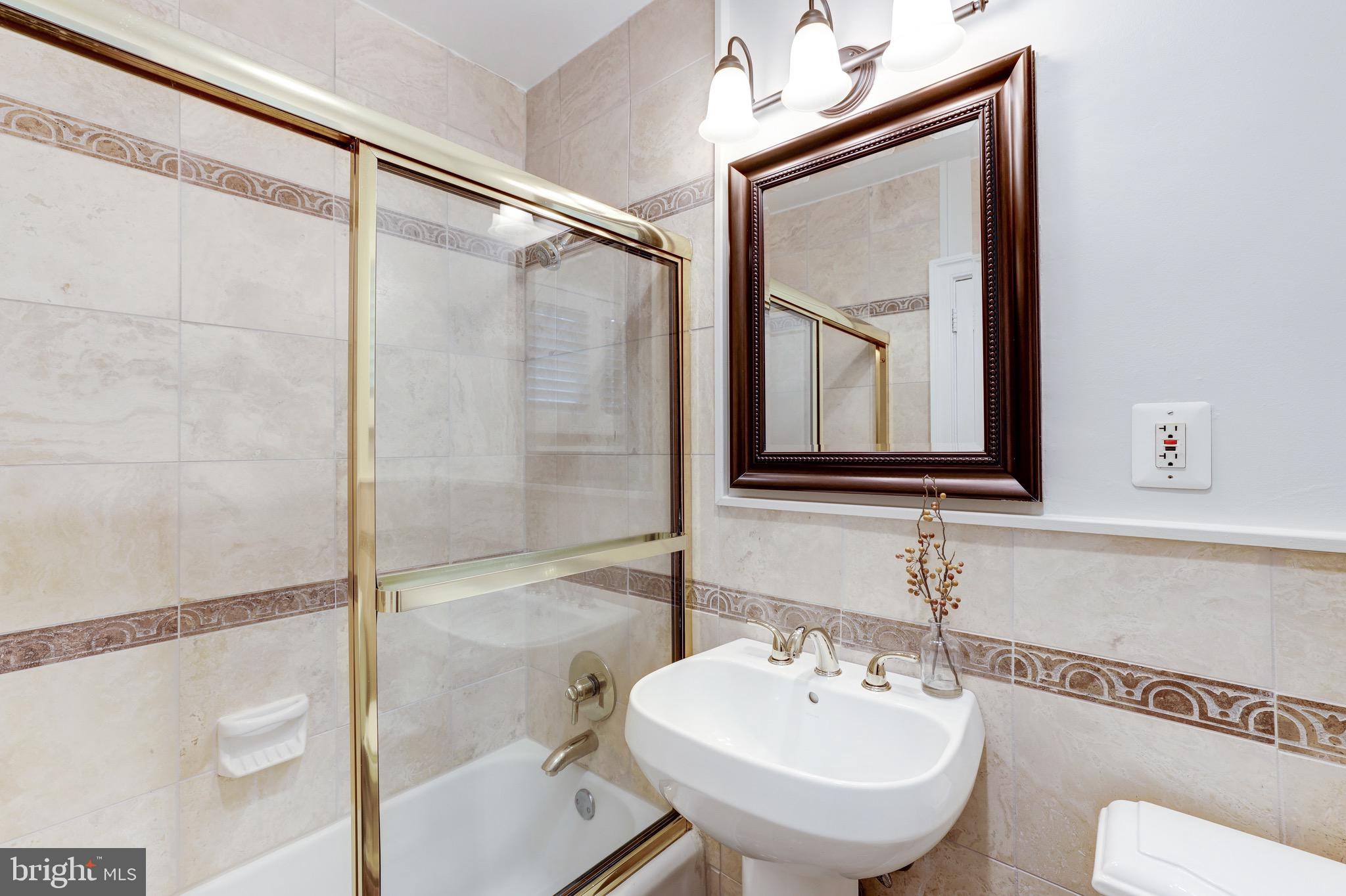 3754 Gunston Road, Unit 904 Alexandria, VA 22302 - Photo 18 of 27 Gallery Image 18