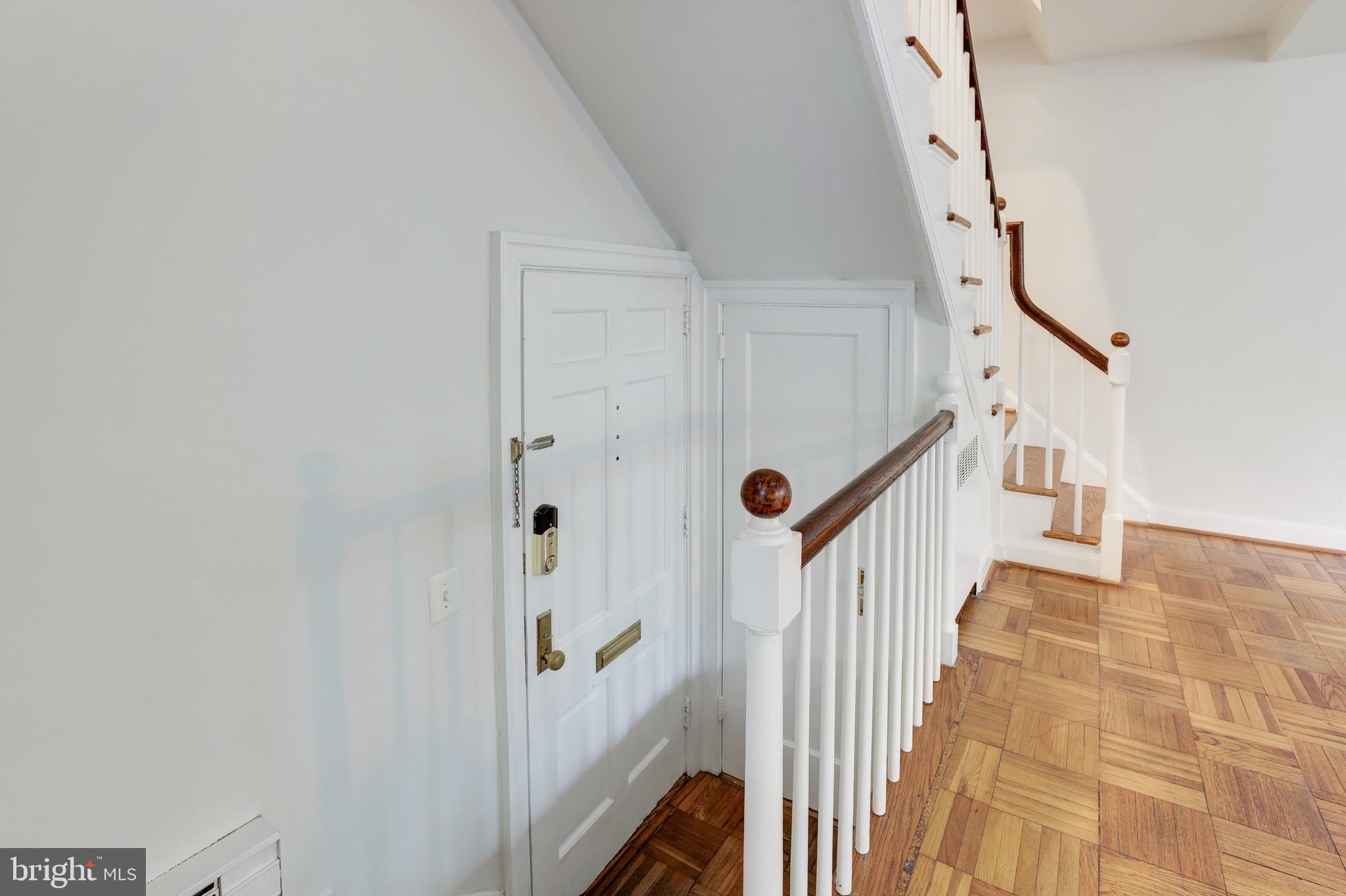 3754 Gunston Road, Unit 904 Alexandria, VA 22302 - Photo 4 of 27 Gallery Image 4