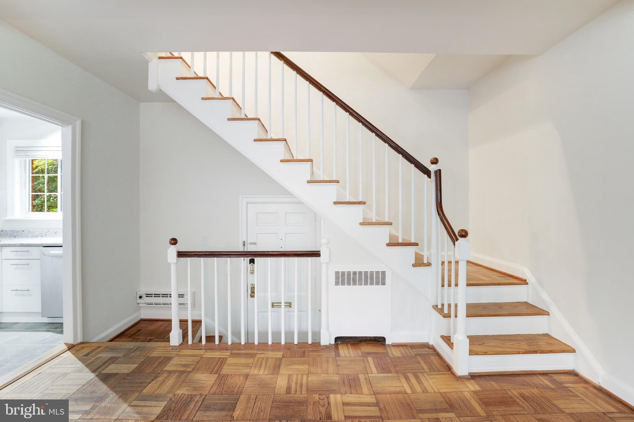 3754 Gunston Road, Unit 904 Alexandria, VA 22302 - Photo 5 of 27 Gallery Image 5
