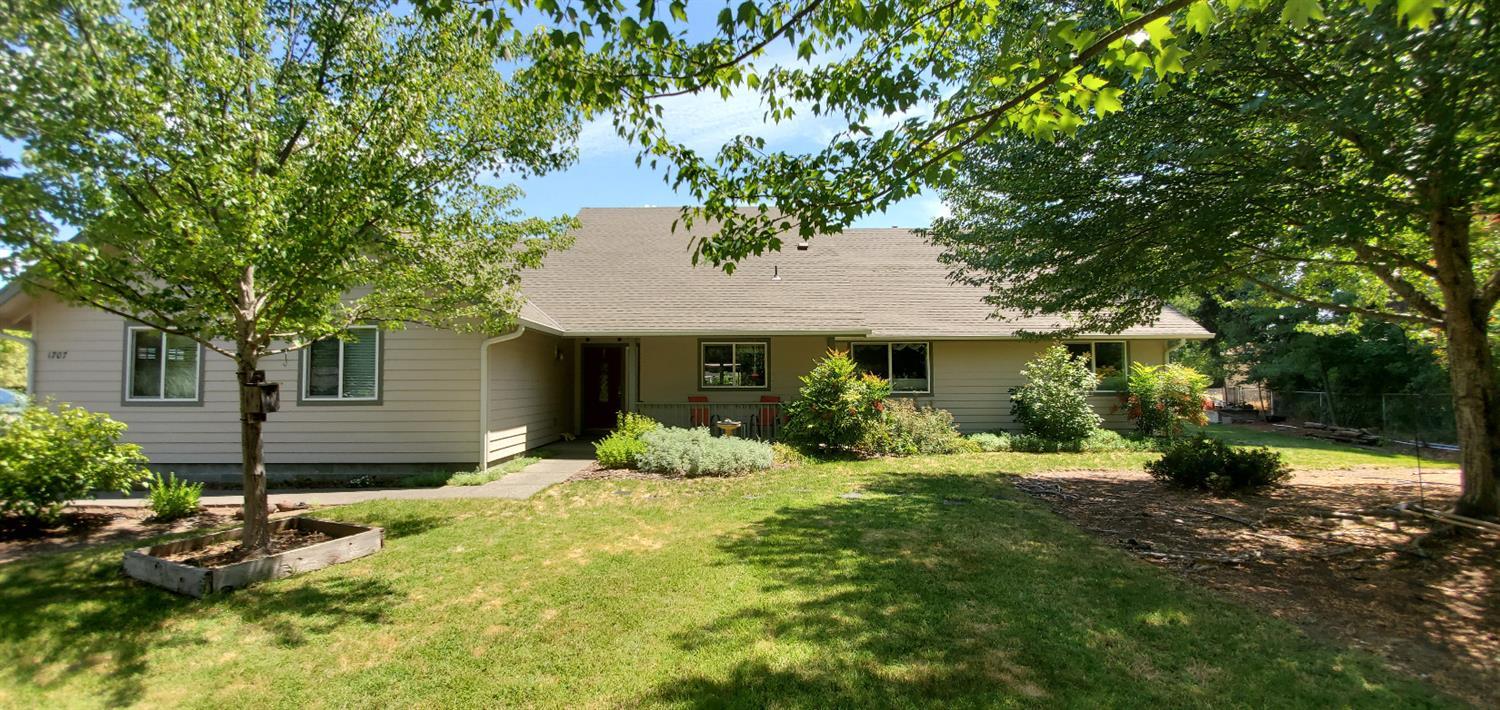 1707 Leonard Road Grants Pass, OR 97527 - Photo 1 of 17 Primary Photo