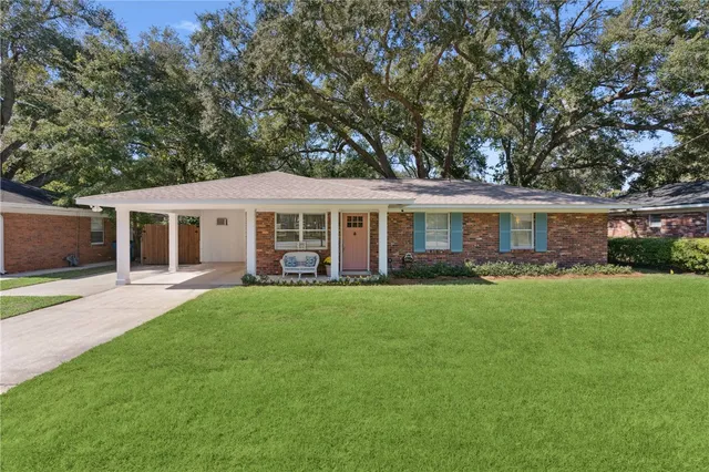 $850,000 | 907 Mallery Street, St. Simons Island, GA 31522