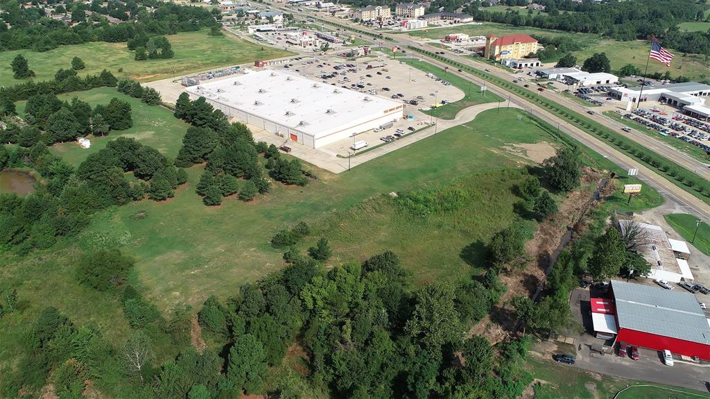 3200 Northeast Loop 286 Paris, TX 75460 - Photo 15 of 28 an aerial view of a residential houses with outdoor space and river