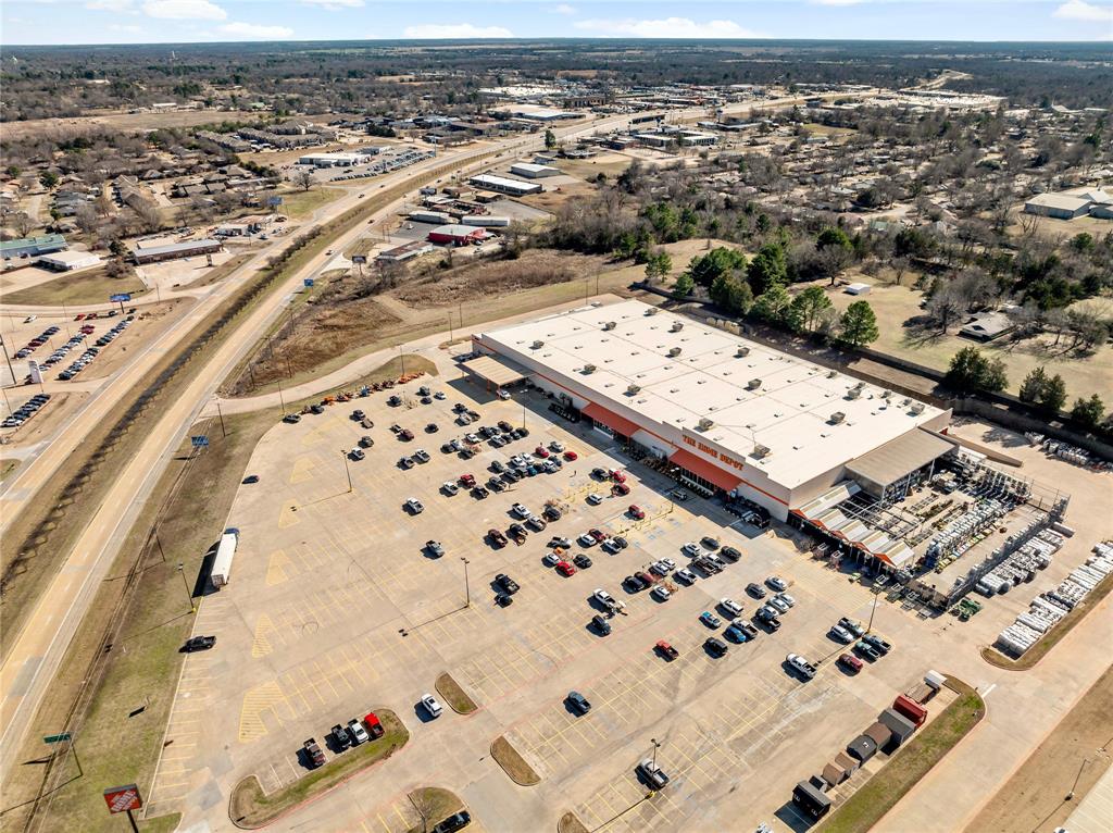 3200 Northeast Loop 286 Paris, TX 75460 - Photo 22 of 28 an aerial view of a balcony