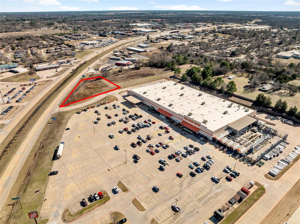 3200 Northeast Loop 286 Paris, TX 75460 - Photo 23 of 28 an aerial view of a balcony