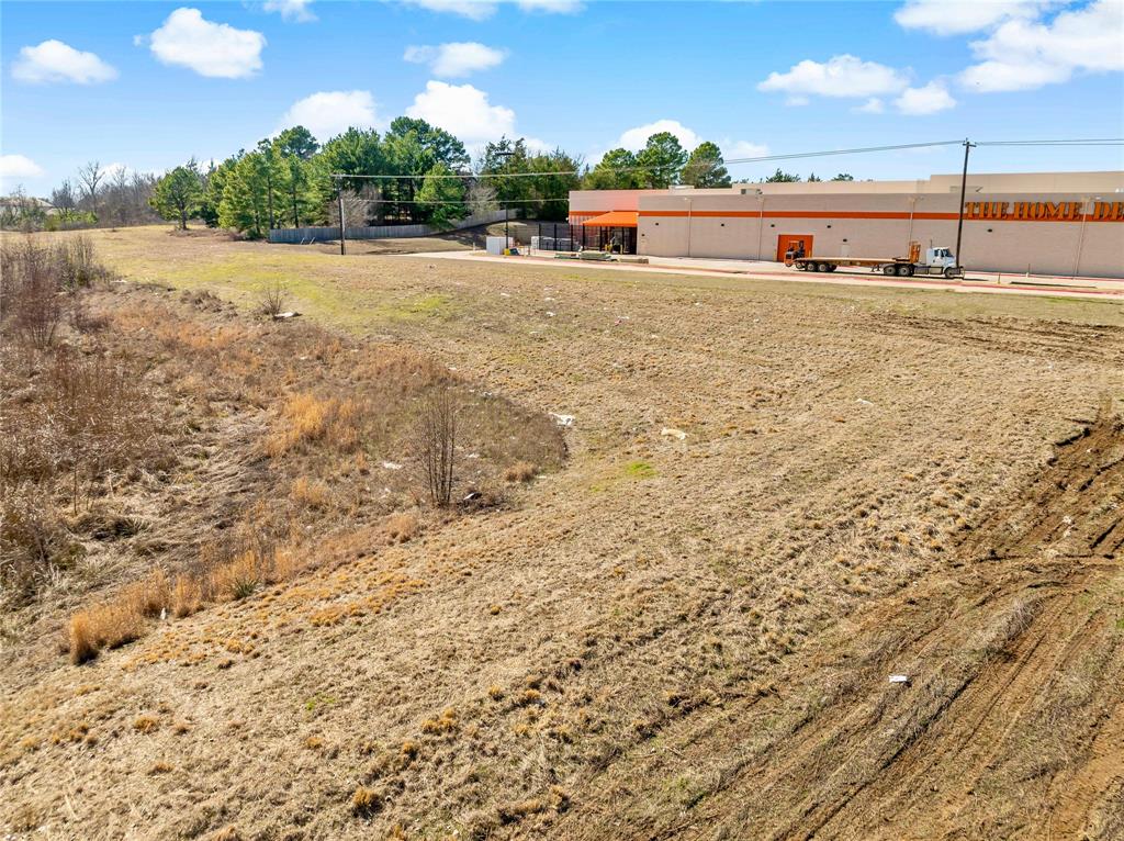 3200 Northeast Loop 286 Paris, TX 75460 - Photo 28 of 28 a view of an outdoor space and a yard