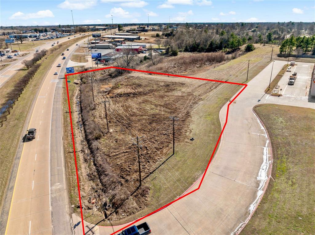 3200 Northeast Loop 286 Paris, TX 75460 - Photo 4 of 28 a view of a balcony with an outdoor space