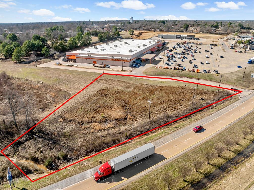 3200 Northeast Loop 286 Paris, TX 75460 - Photo 6 of 28 a view of a tennis court