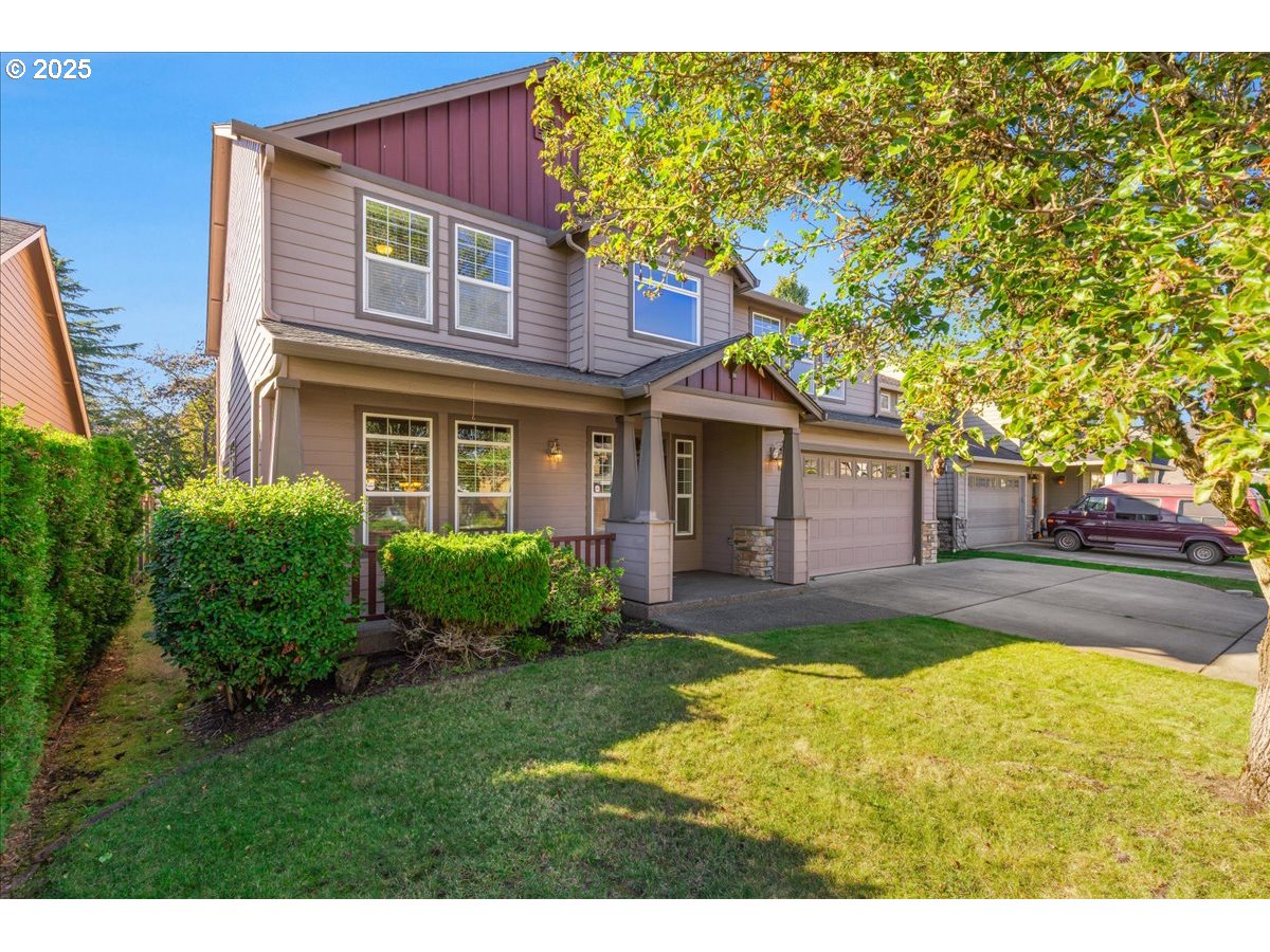 a view of a yard in front of house