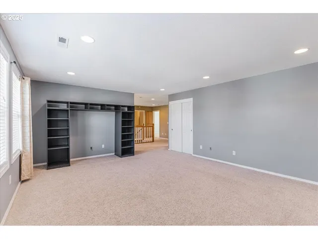 a view of empty room with an empty space