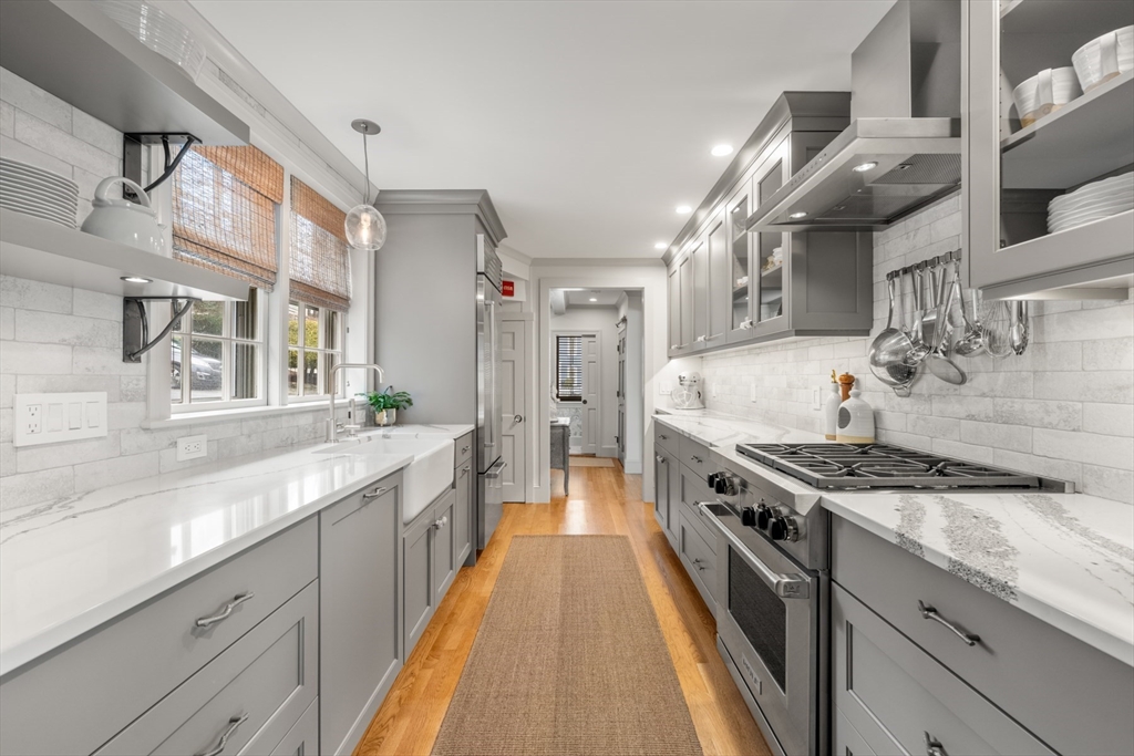 137 Front Street Marblehead, MA 01945 - Photo 15 of 40