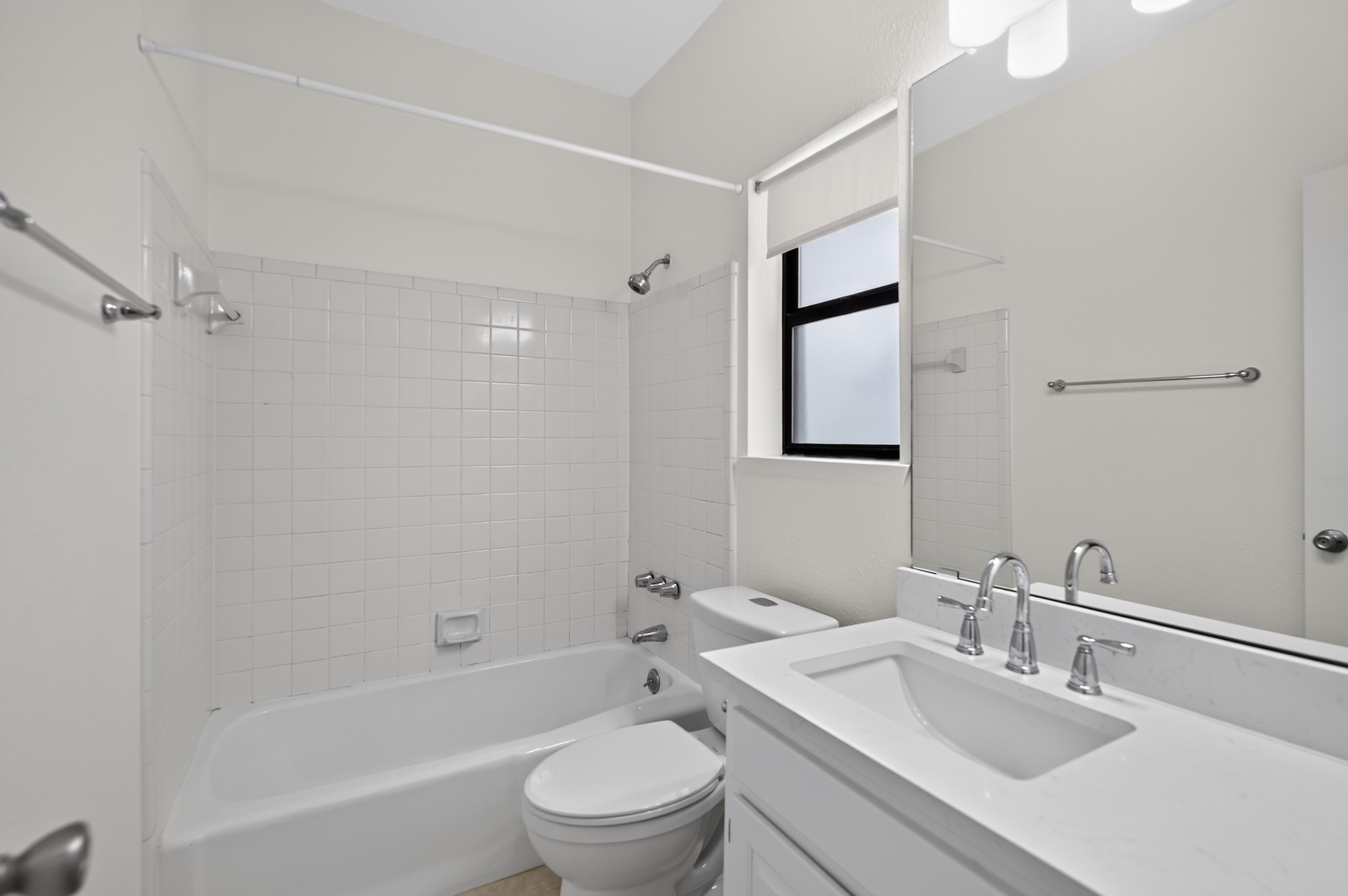 5701 Scout Bluff Austin, TX 78731 - Photo 15 of 26 Hall bath