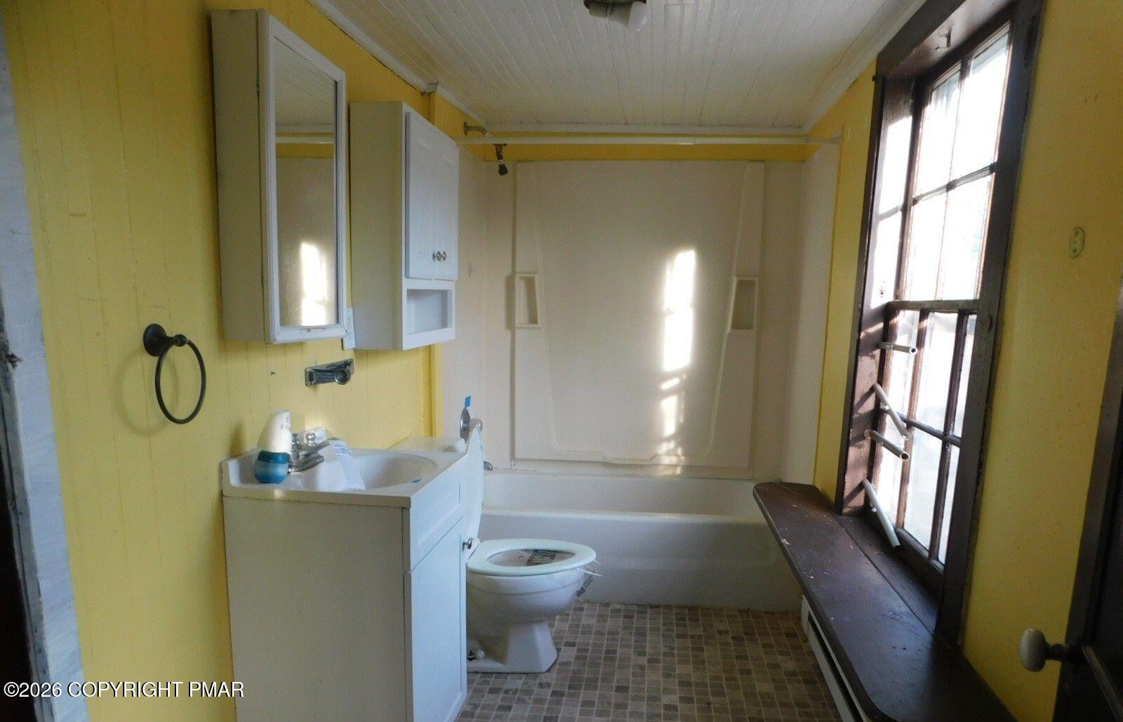 565 River Road East Stroudsburg, PA 18301 - Photo 9 of 10 IMG_9840