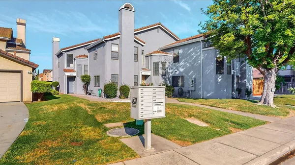 $999,999 | 3661 La Mancha Place, Turlock, CA 95382