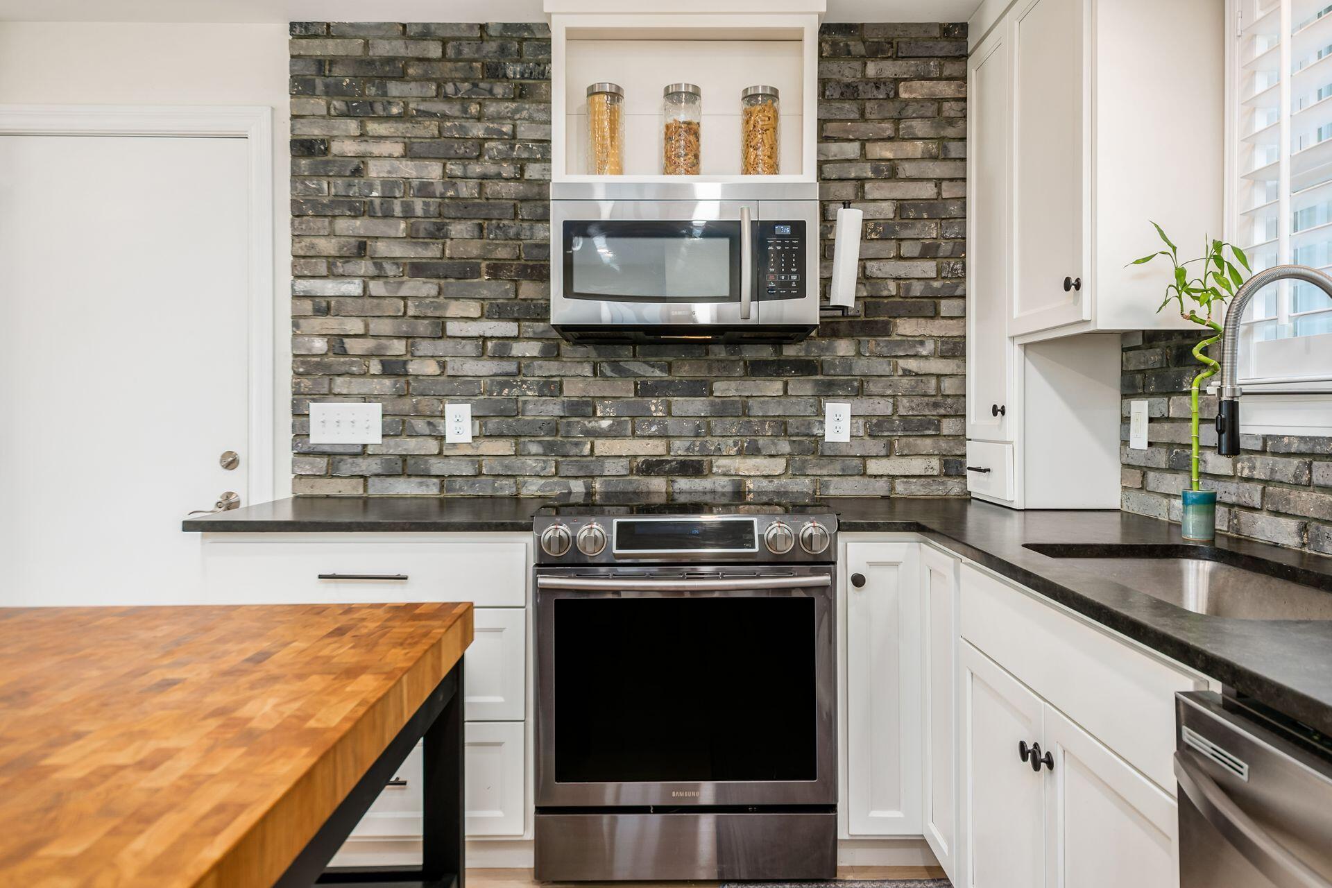 2186 Ridgeview Road Columbus, OH 43221 - Photo 17 of 59 Kitchen